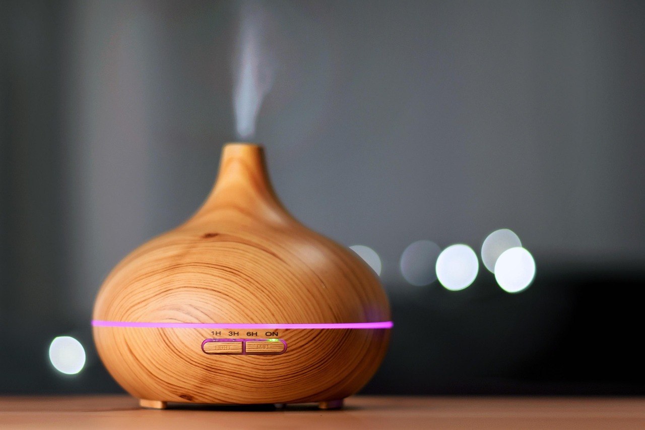 Slimme aromatherapie-apparaat verlicht stress met etherische oliën. Slimme aromatherapie-apparaat verlicht stress met etherische oliën.