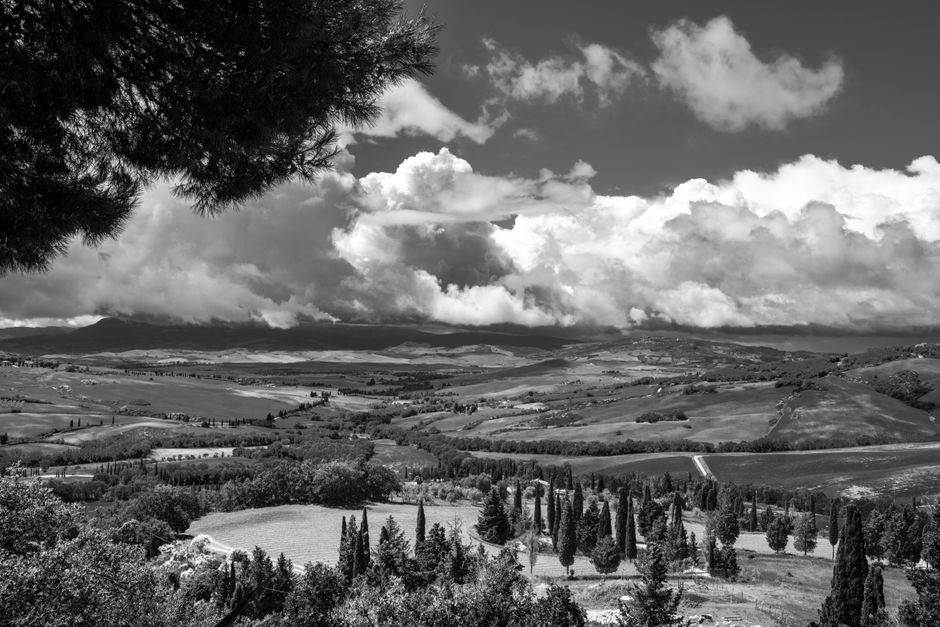 Zonnige Toscaanse landschappen in woonkamerdecor Zonnige Toscaanse landschappen in woonkamerdecor