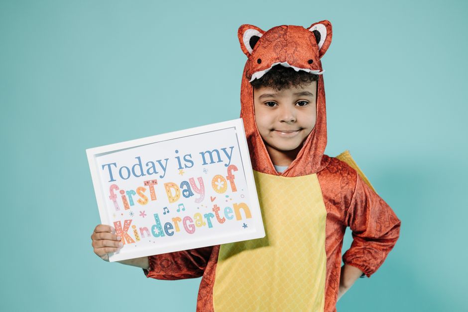 Stoere kinderkamer met kleurrijke ridderposter. Stoere kinderkamer met kleurrijke ridderposter.